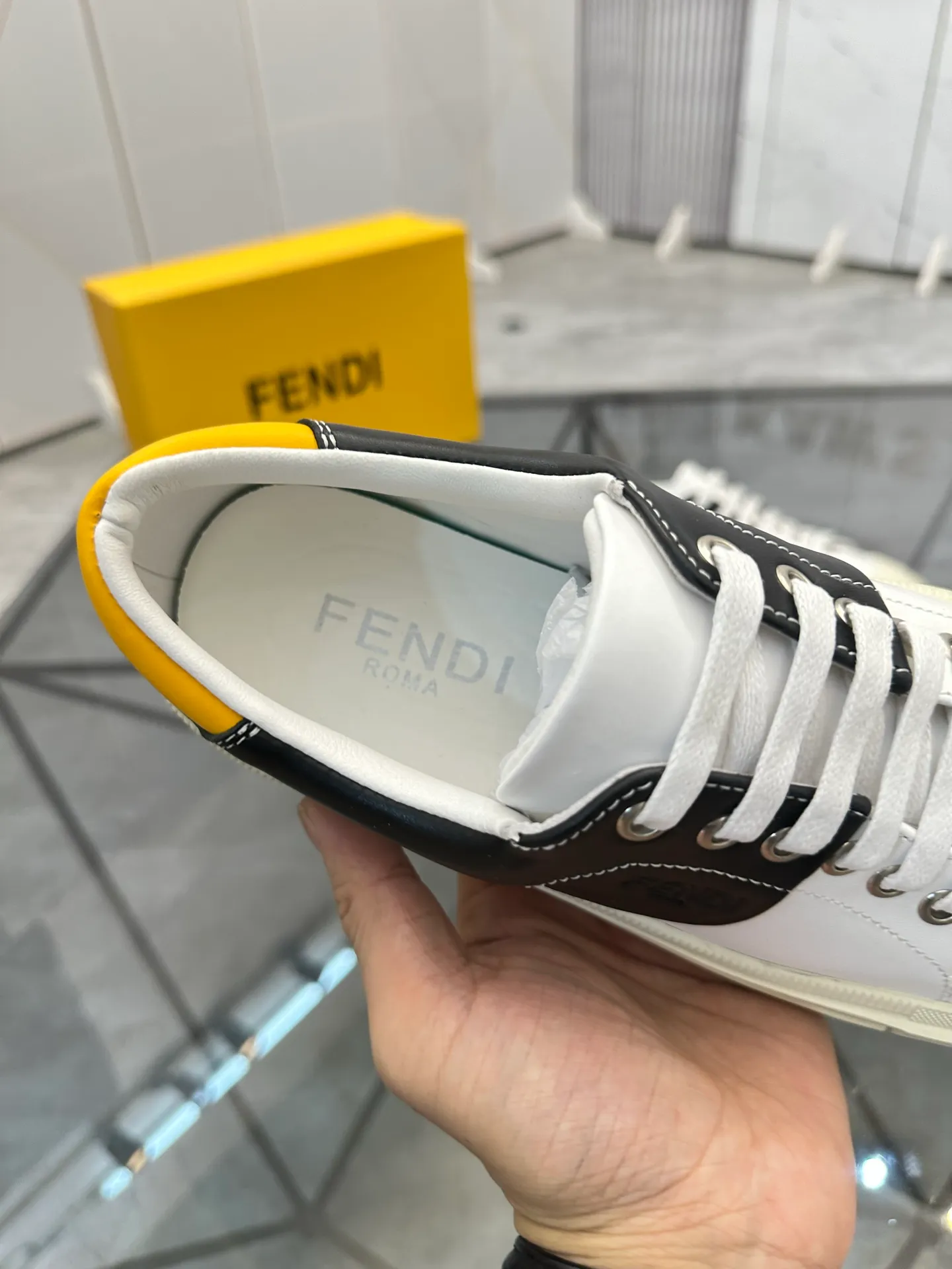 Selling men's shoes 💰: 💰P440¥ Product trademark: Fendi* "Fendi*" low-top casual shoes Regular size: 38-44 (can be customized to 45) Product materials: imported cowhide upper, sheepskin lining, original outsole. No.:6735